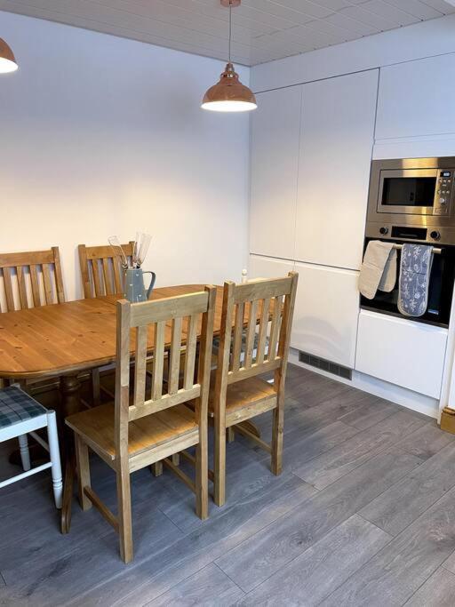 3 Bedroom Terrace Holiday Home Great Torrington Bagian luar foto