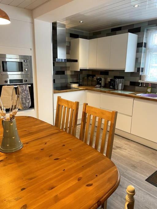 3 Bedroom Terrace Holiday Home Great Torrington Bagian luar foto